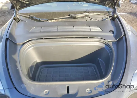 2024 Tesla Model Y z USA, uszkodzony, nr VIN 7SAYGDEE8RF984770